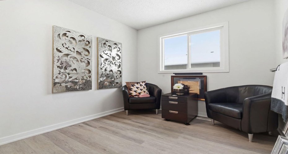 100 Oak Avenue, Okotoks, Alberta T1S 1H9, 3 Bedrooms Bedrooms, ,1 BathroomBathrooms,Residential,For Sale,Oak,A2299846