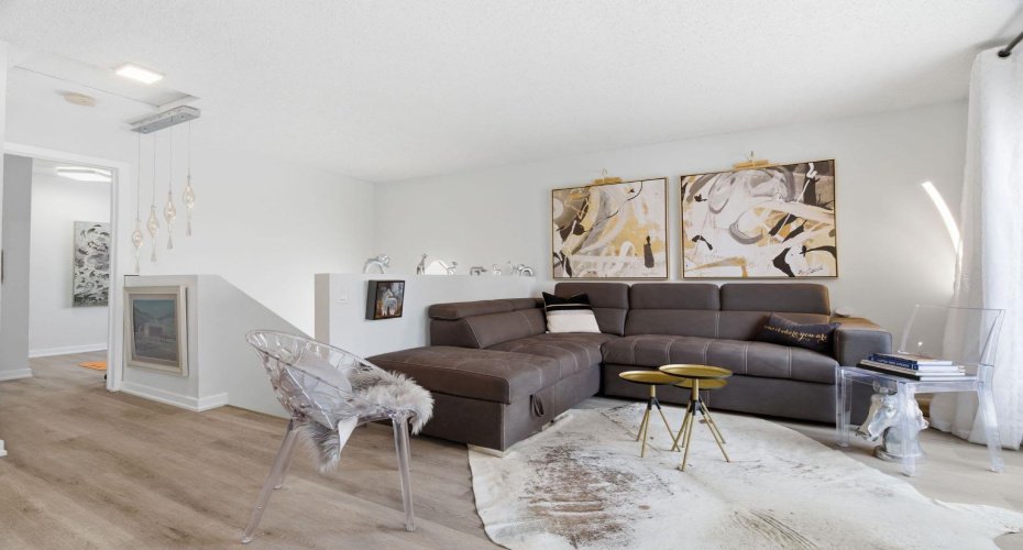 100 Oak Avenue, Okotoks, Alberta T1S 1H9, 3 Bedrooms Bedrooms, ,1 BathroomBathrooms,Residential,For Sale,Oak,A2299846