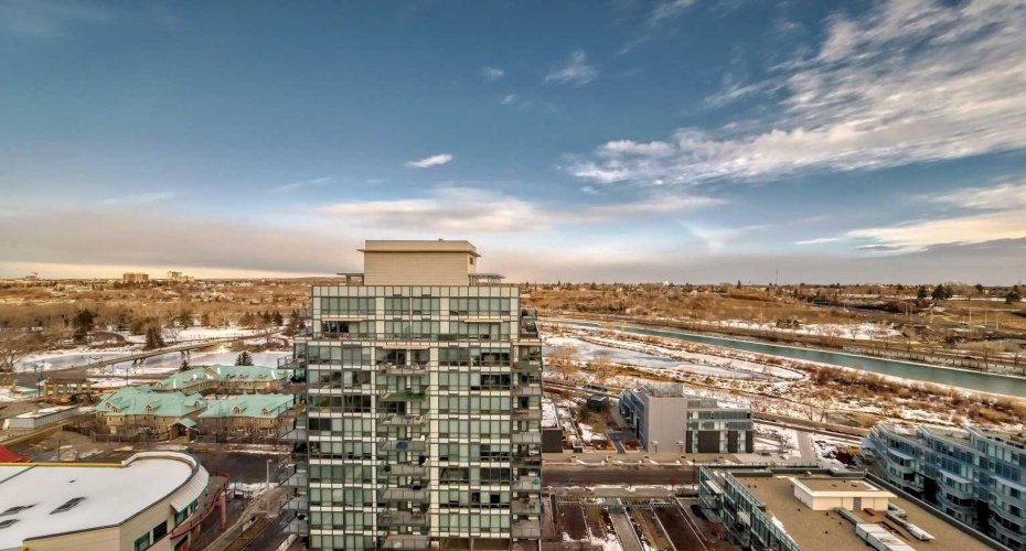 222 Riverfront Avenue, Calgary, Alberta T2P 0W3, 2 Bedrooms Bedrooms, ,2 BathroomsBathrooms,Residential,For Sale,Riverfront,A2301469