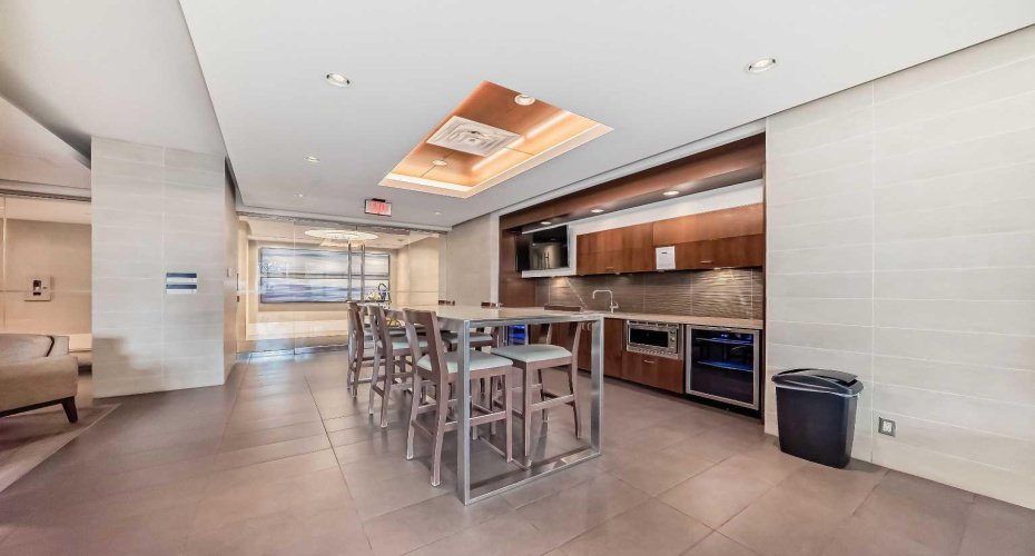 222 Riverfront Avenue, Calgary, Alberta T2P 0W3, 2 Bedrooms Bedrooms, ,2 BathroomsBathrooms,Residential,For Sale,Riverfront,A2301469