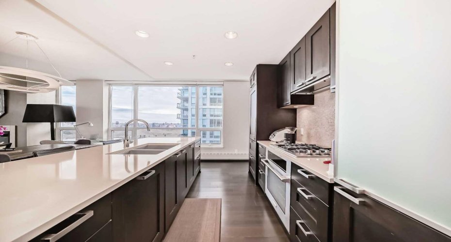 222 Riverfront Avenue, Calgary, Alberta T2P 0W3, 2 Bedrooms Bedrooms, ,2 BathroomsBathrooms,Residential,For Sale,Riverfront,A2301469