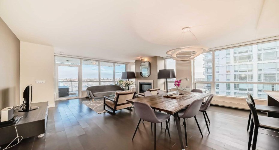 222 Riverfront Avenue, Calgary, Alberta T2P 0W3, 2 Bedrooms Bedrooms, ,2 BathroomsBathrooms,Residential,For Sale,Riverfront,A2301469