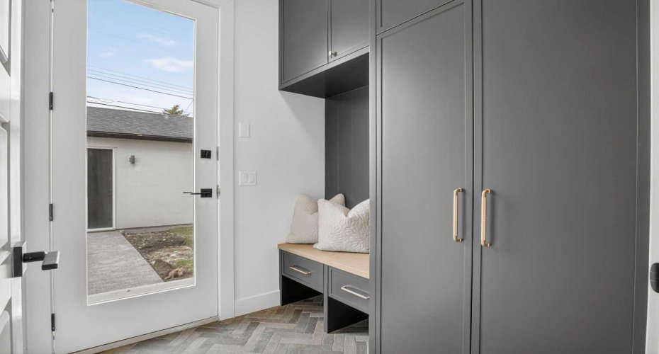 2533 2 Avenue, Calgary, Alberta T2N 0H7, 5 Bedrooms Bedrooms, ,5 BathroomsBathrooms,Residential,For Sale,2,A2301494