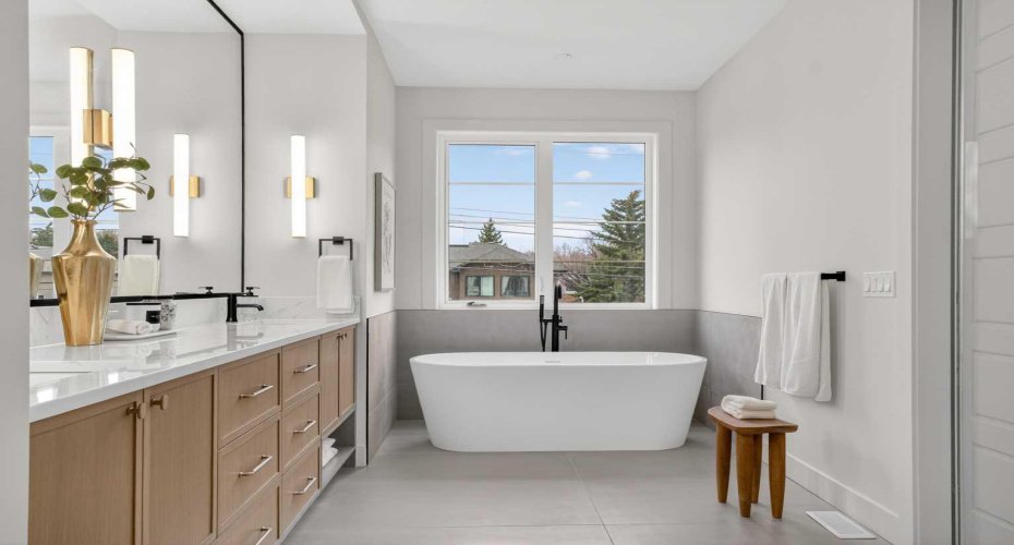 2533 2 Avenue, Calgary, Alberta T2N 0H7, 5 Bedrooms Bedrooms, ,5 BathroomsBathrooms,Residential,For Sale,2,A2301494