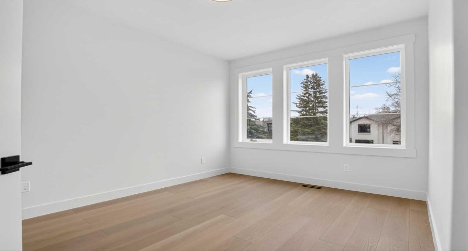 2533 2 Avenue, Calgary, Alberta T2N 0H7, 5 Bedrooms Bedrooms, ,5 BathroomsBathrooms,Residential,For Sale,2,A2301494