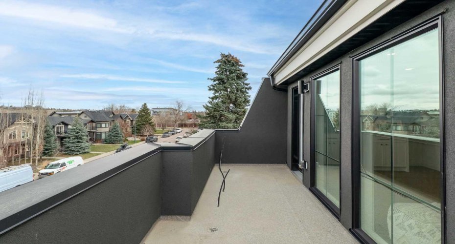 2533 2 Avenue, Calgary, Alberta T2N 0H7, 5 Bedrooms Bedrooms, ,5 BathroomsBathrooms,Residential,For Sale,2,A2301494