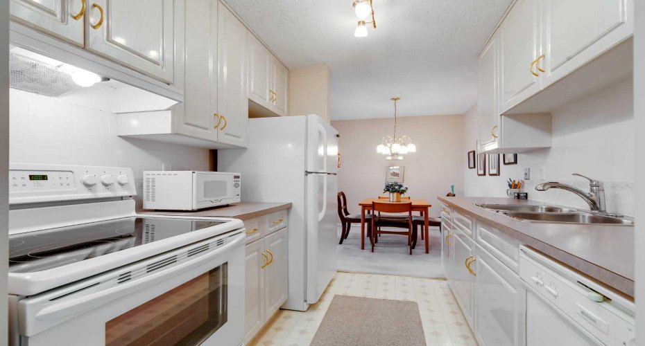 8948 Elbow Drive, Calgary, Alberta T2V 0H9, 2 Bedrooms Bedrooms, ,2 BathroomsBathrooms,Residential,For Sale,Elbow,A2301615