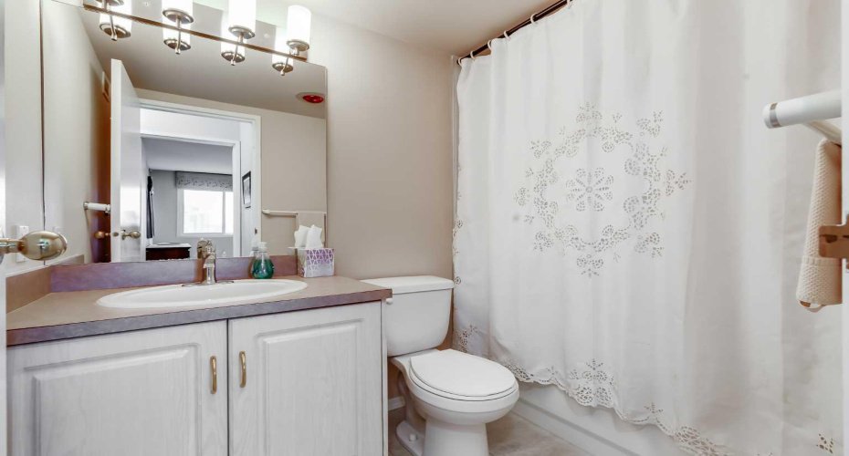 8948 Elbow Drive, Calgary, Alberta T2V 0H9, 2 Bedrooms Bedrooms, ,2 BathroomsBathrooms,Residential,For Sale,Elbow,A2301615