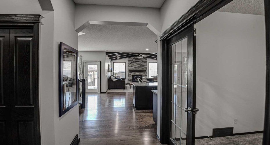 23 Cranberry Circle, Calgary, Alberta T3M 0M1, 4 Bedrooms Bedrooms, ,4 BathroomsBathrooms,Residential,For Sale,Cranberry,A2301689