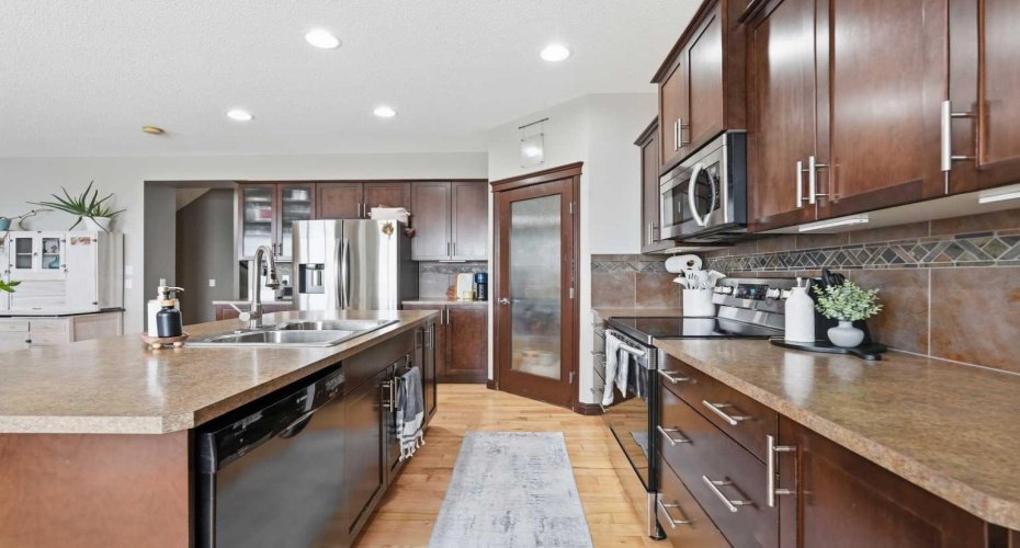 99 Sunset View, Cochrane, Alberta T4C 0E8, 4 Bedrooms Bedrooms, ,4 BathroomsBathrooms,Residential,For Sale,Sunset,A2301976