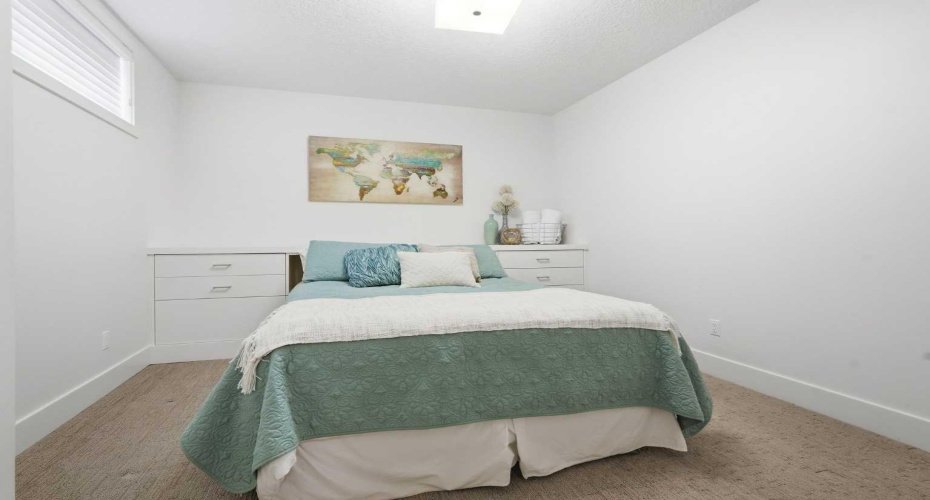 2825 26 Street, Calgary, Alberta T3E 2B1, 4 Bedrooms Bedrooms, ,4 BathroomsBathrooms,Residential,For Sale,26,A2302000