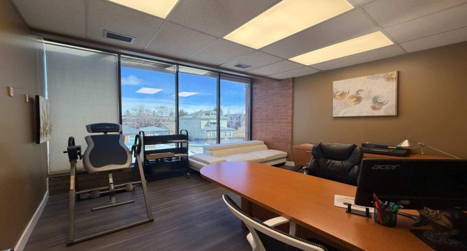 136 17 Avenue, Calgary, Alberta T2E 1L6, ,Commercial,For Lease,17,A2302041