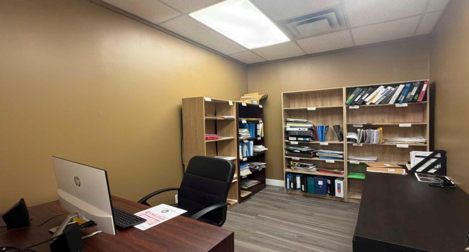 136 17 Avenue, Calgary, Alberta T2E 1L6, ,Commercial,For Lease,17,A2302041