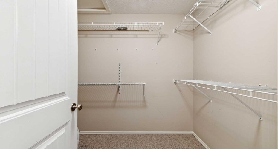 184 Cimarron Park Circle, Okotoks, Alberta T1S 2H5, 4 Bedrooms Bedrooms, ,3 BathroomsBathrooms,Residential,For Sale,Cimarron Park,A2302054