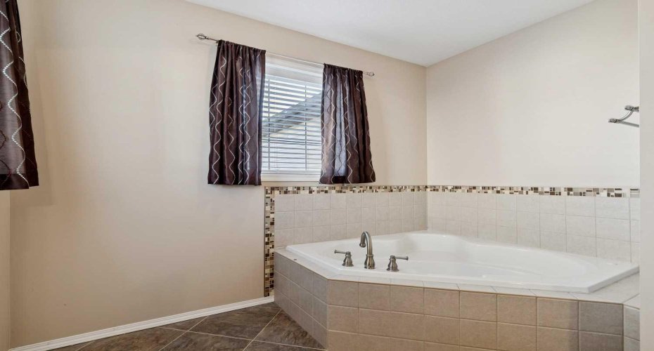 184 Cimarron Park Circle, Okotoks, Alberta T1S 2H5, 4 Bedrooms Bedrooms, ,3 BathroomsBathrooms,Residential,For Sale,Cimarron Park,A2302054