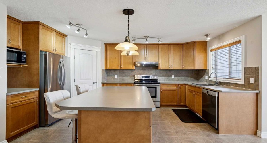 184 Cimarron Park Circle, Okotoks, Alberta T1S 2H5, 4 Bedrooms Bedrooms, ,3 BathroomsBathrooms,Residential,For Sale,Cimarron Park,A2302054