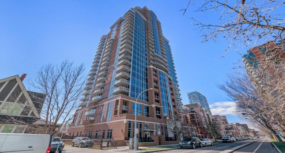 The Montana at 817 15th Ave SW sits in one of Calgary's most walkable neighbourhoods, with 17th Avenue's restaurants, cafés, and boutiques just around the corner.
