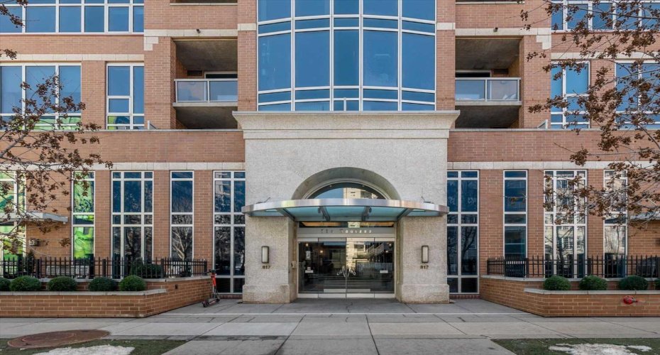 Brick, concrete, and a timeless facade give The Montana its distinctive presence on the street. This is a building that has earned its reputation in Calgary's inner city.