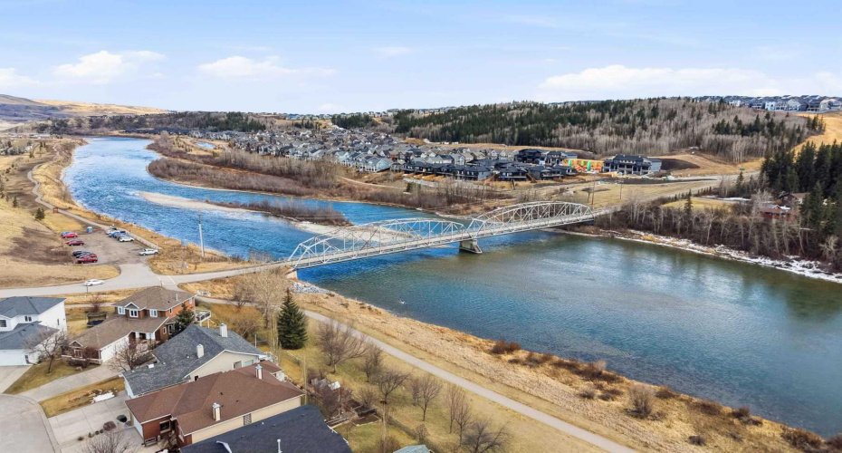 Convenient access to the nearby Bow River and pedestrian bridge.