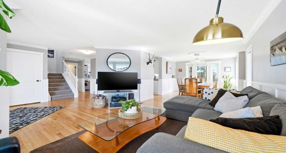 3 Riverview Court, Cochrane, Alberta T4C 1K6, 4 Bedrooms Bedrooms, ,4 BathroomsBathrooms,Residential,For Sale,Riverview,A2299457