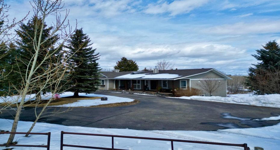 260048 Bearspaw Road, Rural Rocky View County, Alberta T3R1H4, 4 Bedrooms Bedrooms, ,3 BathroomsBathrooms,Residential,For Sale,Bearspaw,A2300152