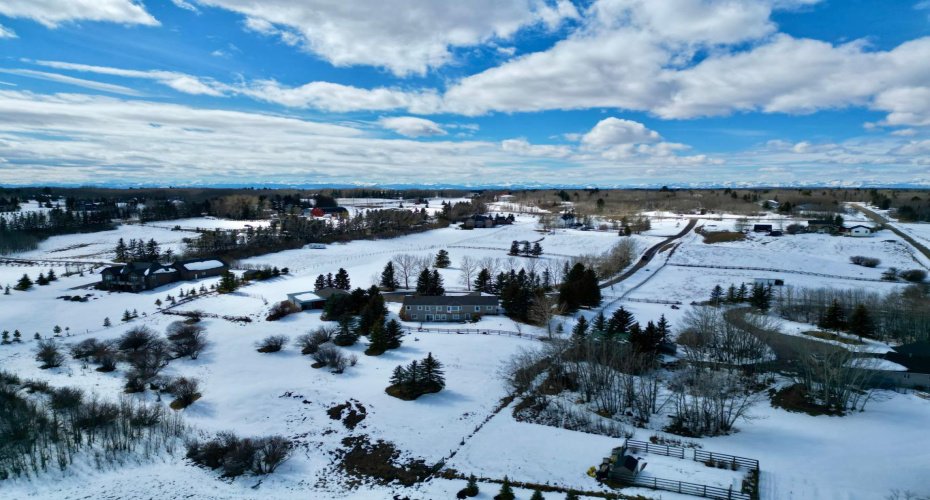 260048 Bearspaw Road, Rural Rocky View County, Alberta T3R1H4, 4 Bedrooms Bedrooms, ,3 BathroomsBathrooms,Residential,For Sale,Bearspaw,A2300152