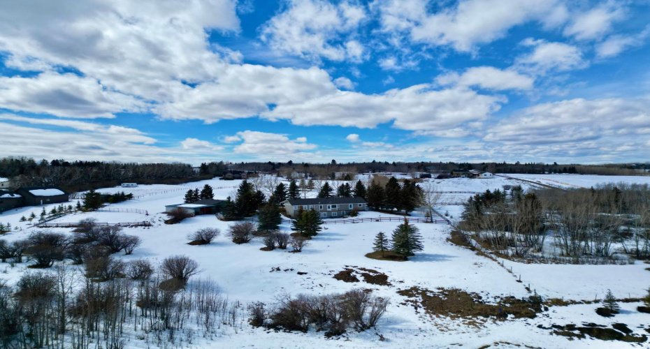 260048 Bearspaw Road, Rural Rocky View County, Alberta T3R1H4, 4 Bedrooms Bedrooms, ,3 BathroomsBathrooms,Residential,For Sale,Bearspaw,A2300152