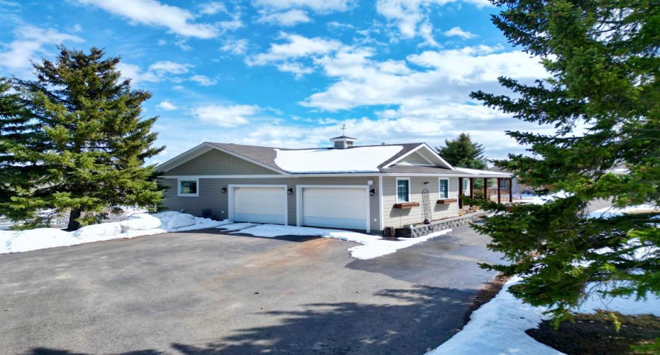 260048 Bearspaw Road, Rural Rocky View County, Alberta T3R1H4, 4 Bedrooms Bedrooms, ,3 BathroomsBathrooms,Residential,For Sale,Bearspaw,A2300152