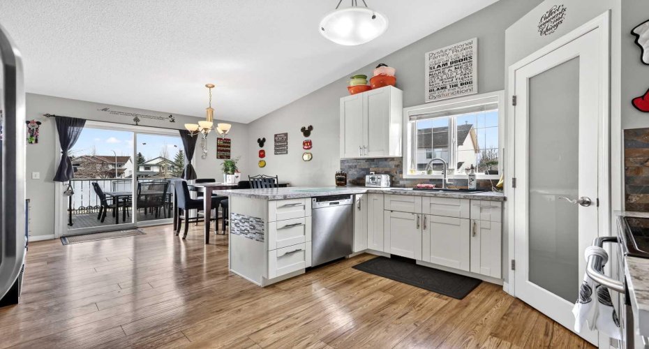 76 Crystalridge Crescent, Okotoks, Alberta T1S 1V2, 4 Bedrooms Bedrooms, ,2 BathroomsBathrooms,Residential,For Sale,Crystalridge,A2301447