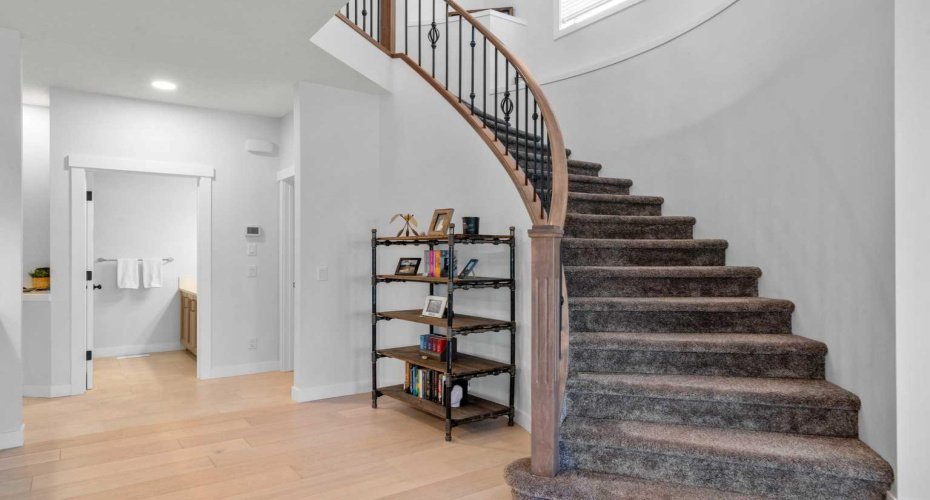 99 Ridge View Close, Cochrane, Alberta T4C 0P8, 4 Bedrooms Bedrooms, ,4 BathroomsBathrooms,Residential,For Sale,Ridge View,A2302374