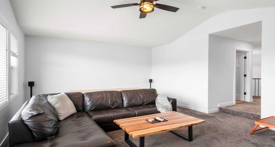 99 Ridge View Close, Cochrane, Alberta T4C 0P8, 4 Bedrooms Bedrooms, ,4 BathroomsBathrooms,Residential,For Sale,Ridge View,A2302374