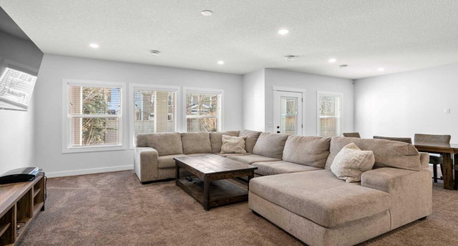 99 Ridge View Close, Cochrane, Alberta T4C 0P8, 4 Bedrooms Bedrooms, ,4 BathroomsBathrooms,Residential,For Sale,Ridge View,A2302374