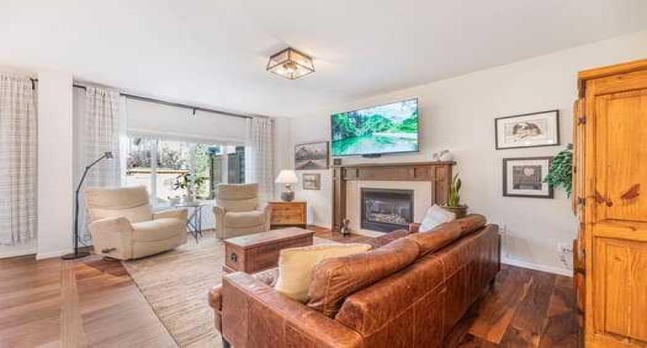 204 Paint Horse Drive, Cochrane, Alberta T4C0X1, 3 Bedrooms Bedrooms, ,4 BathroomsBathrooms,Residential,For Sale,Paint Horse,A2302002