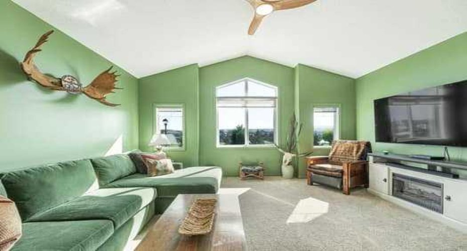 204 Paint Horse Drive, Cochrane, Alberta T4C0X1, 3 Bedrooms Bedrooms, ,4 BathroomsBathrooms,Residential,For Sale,Paint Horse,A2302002