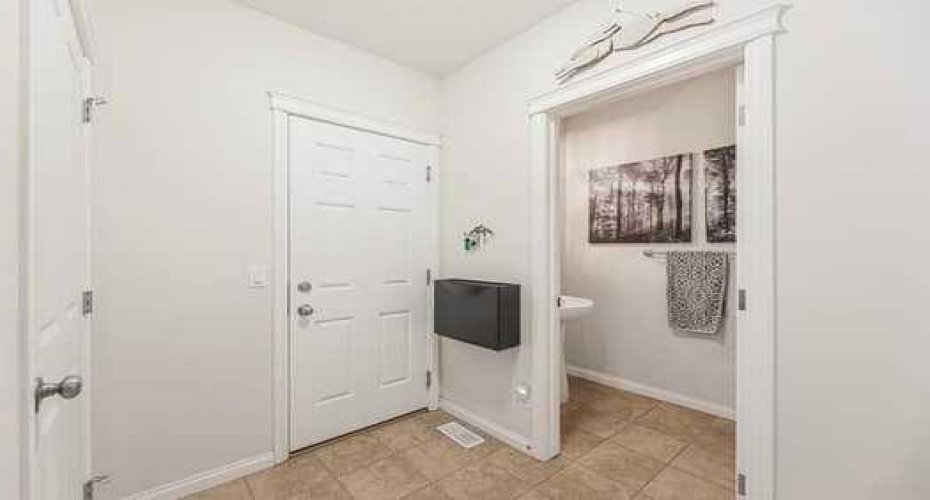 204 Paint Horse Drive, Cochrane, Alberta T4C0X1, 3 Bedrooms Bedrooms, ,4 BathroomsBathrooms,Residential,For Sale,Paint Horse,A2302002