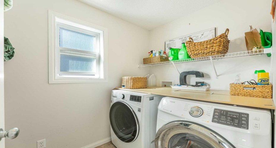 204 Paint Horse Drive, Cochrane, Alberta T4C0X1, 3 Bedrooms Bedrooms, ,4 BathroomsBathrooms,Residential,For Sale,Paint Horse,A2302002