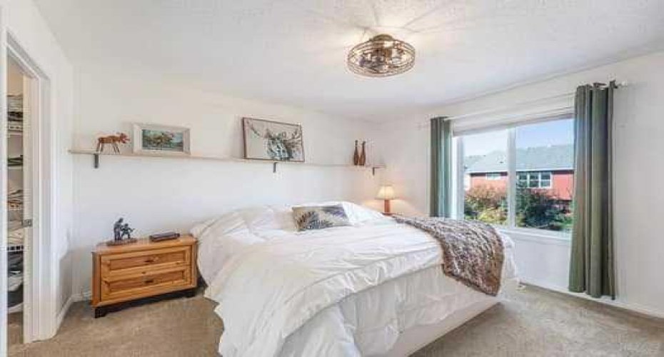 204 Paint Horse Drive, Cochrane, Alberta T4C0X1, 3 Bedrooms Bedrooms, ,4 BathroomsBathrooms,Residential,For Sale,Paint Horse,A2302002