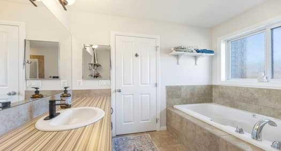 204 Paint Horse Drive, Cochrane, Alberta T4C0X1, 3 Bedrooms Bedrooms, ,4 BathroomsBathrooms,Residential,For Sale,Paint Horse,A2302002