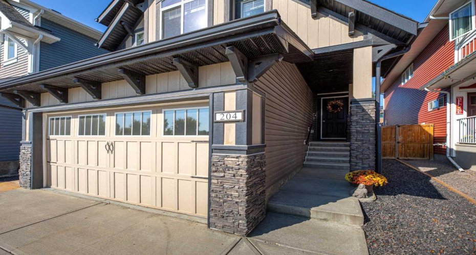 204 Paint Horse Drive, Cochrane, Alberta T4C0X1, 3 Bedrooms Bedrooms, ,4 BathroomsBathrooms,Residential,For Sale,Paint Horse,A2302002