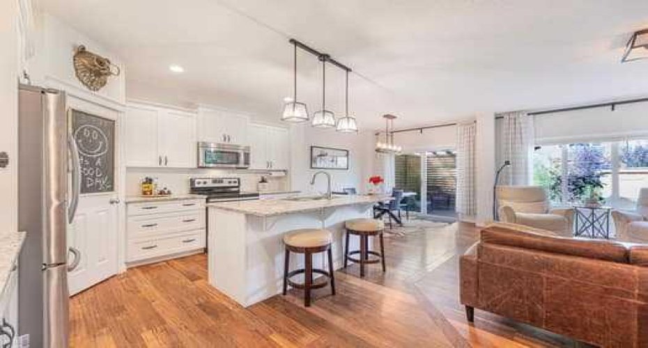 204 Paint Horse Drive, Cochrane, Alberta T4C0X1, 3 Bedrooms Bedrooms, ,4 BathroomsBathrooms,Residential,For Sale,Paint Horse,A2302002