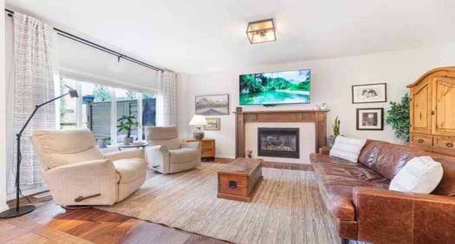 204 Paint Horse Drive, Cochrane, Alberta T4C0X1, 3 Bedrooms Bedrooms, ,4 BathroomsBathrooms,Residential,For Sale,Paint Horse,A2302002