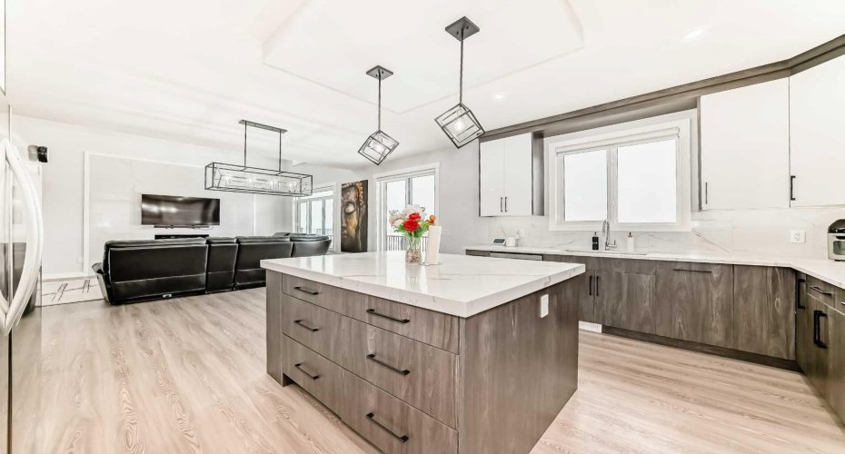 82 Waterford Crescent, Chestermere, Alberta T1X 2V1, 5 Bedrooms Bedrooms, ,3 BathroomsBathrooms,Residential,For Sale,Waterford,A2302004