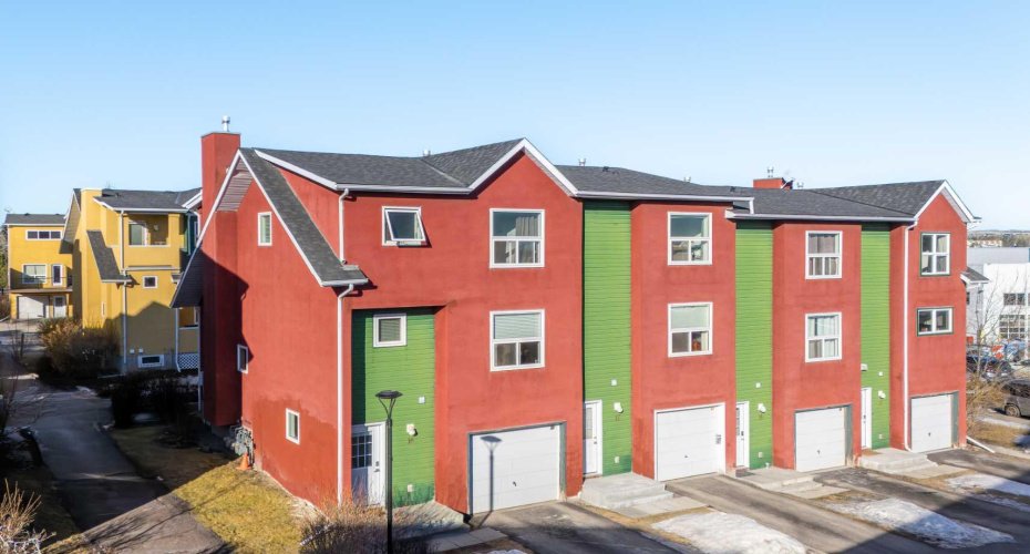 7 Westland Road, Okotoks, Alberta T1S1Z1, 3 Bedrooms Bedrooms, ,3 BathroomsBathrooms,Residential,For Sale,Westland,A2302052