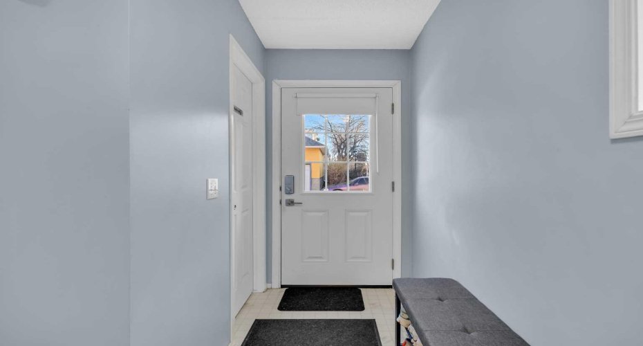 7 Westland Road, Okotoks, Alberta T1S1Z1, 3 Bedrooms Bedrooms, ,3 BathroomsBathrooms,Residential,For Sale,Westland,A2302052