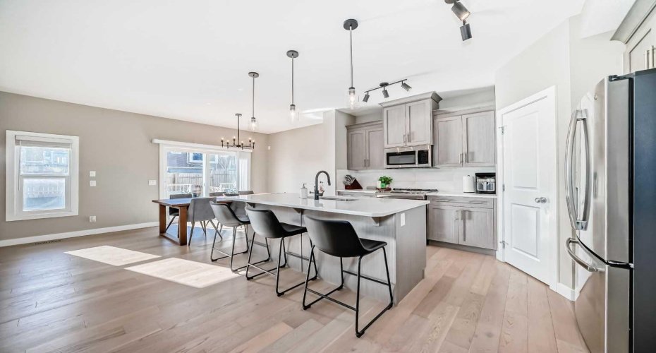 Large kitchen island with Quartz Countertops!