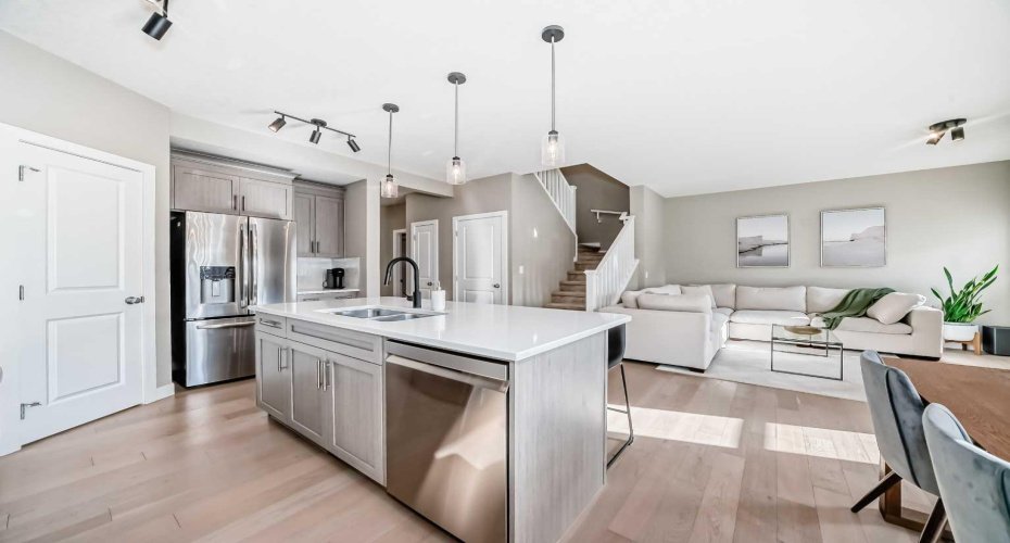 215 Kinniburgh Road, Chestermere, Alberta T1X 0Y7, 4 Bedrooms Bedrooms, ,3 BathroomsBathrooms,Residential,For Sale,Kinniburgh,A2301342