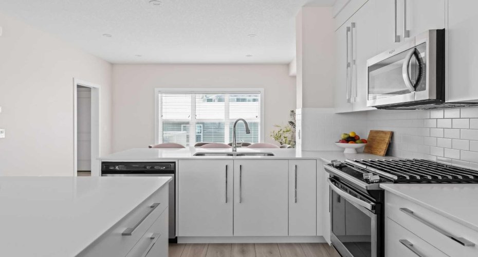 408 West Lakeview Drive, Chestermere, Alberta T1X 2A4, 3 Bedrooms Bedrooms, ,3 BathroomsBathrooms,Residential,For Sale,West Lakeview,A2296354