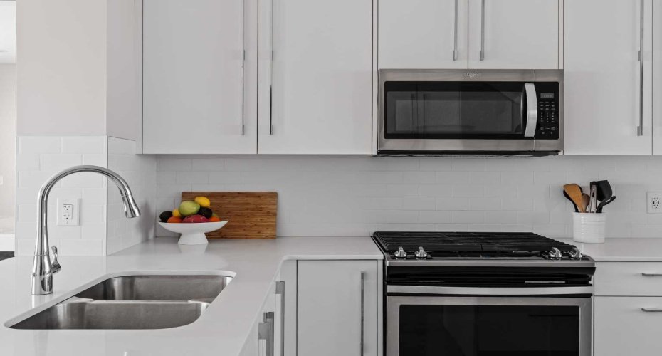 408 West Lakeview Drive, Chestermere, Alberta T1X 2A4, 3 Bedrooms Bedrooms, ,3 BathroomsBathrooms,Residential,For Sale,West Lakeview,A2296354