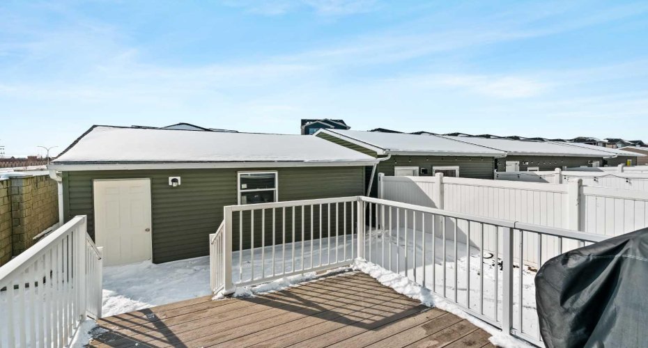 408 West Lakeview Drive, Chestermere, Alberta T1X 2A4, 3 Bedrooms Bedrooms, ,3 BathroomsBathrooms,Residential,For Sale,West Lakeview,A2296354