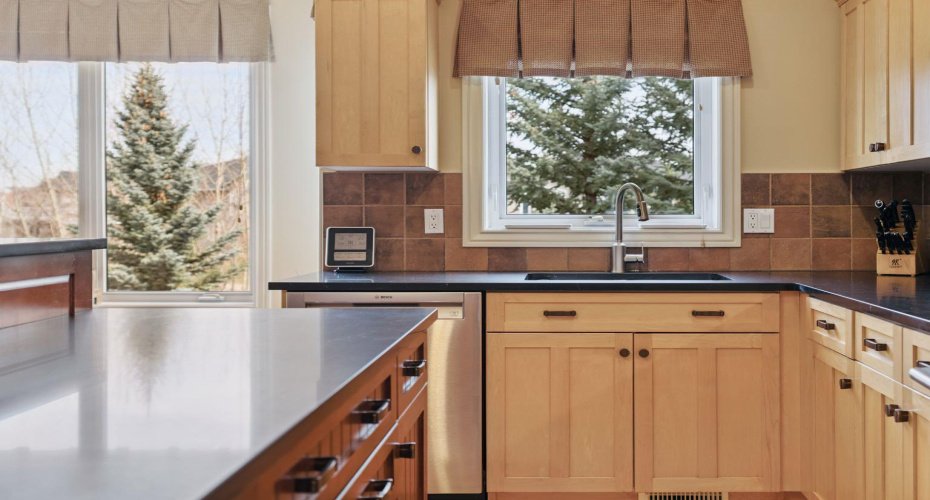 212 Springmere Place, Chestermere, Alberta T1X 1J2, 5 Bedrooms Bedrooms, ,4 BathroomsBathrooms,Residential,For Sale,Springmere,A2297982